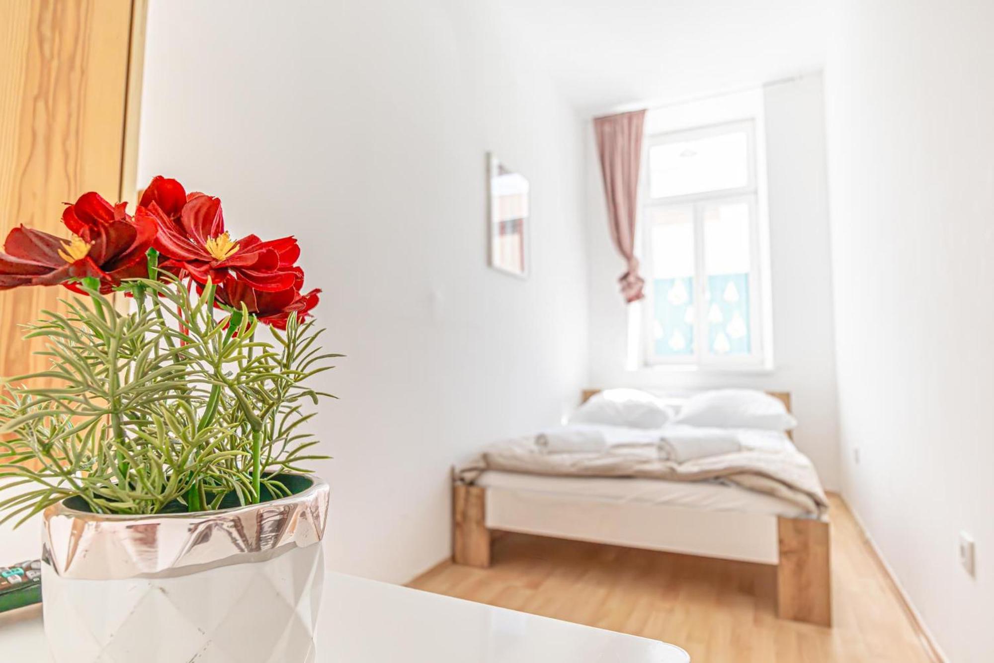 Loevly Shared 6Br With Garden Near Danube & Millenium City Viyana Dış mekan fotoğraf